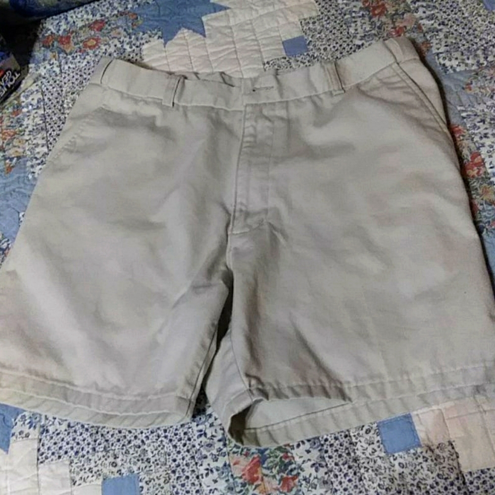 Sale $7. Men's very nice shorts